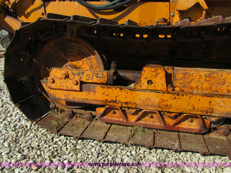 image for item AW9976 1972 Case 475 vibratory cable plow