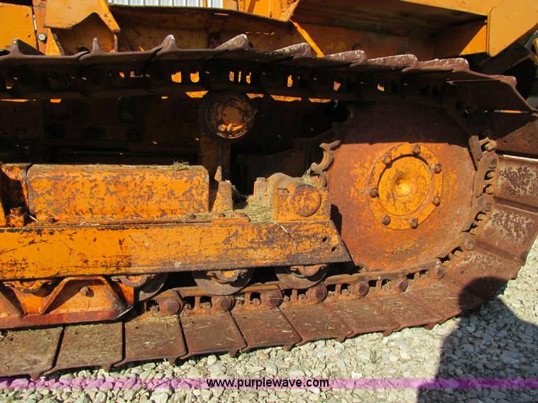 image for item AW9976 1972 Case 475 vibratory cable plow