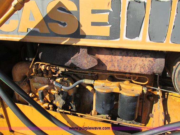 image for item AW9976 1972 Case 475 vibratory cable plow