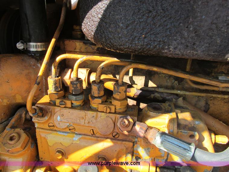 image for item AW9976 1972 Case 475 vibratory cable plow