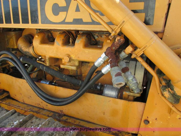 image for item AW9976 1972 Case 475 vibratory cable plow