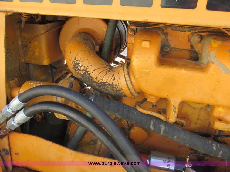 image for item AW9976 1972 Case 475 vibratory cable plow