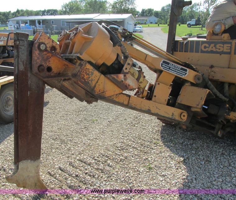 image for item AW9976 1972 Case 475 vibratory cable plow