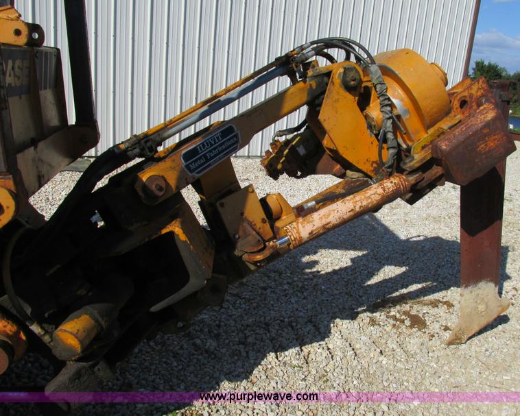 image for item AW9976 1972 Case 475 vibratory cable plow