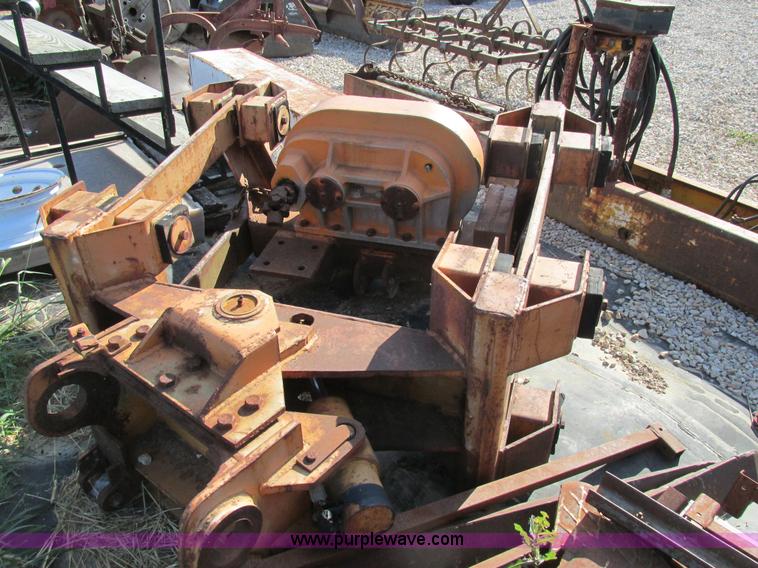 image for item AW9976 1972 Case 475 vibratory cable plow