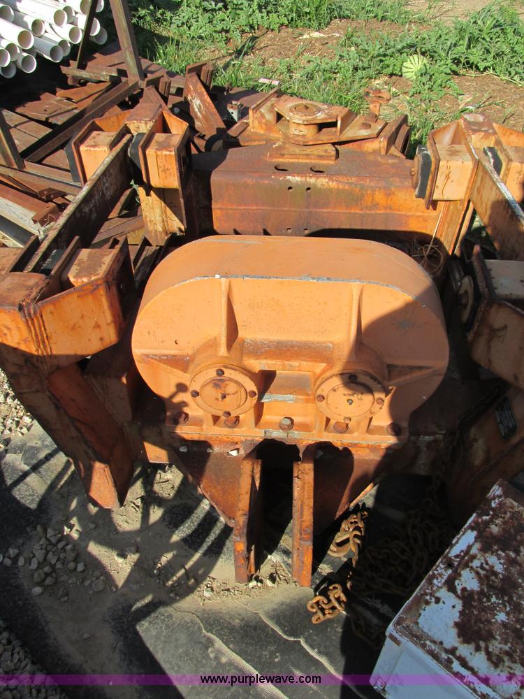 image for item AW9976 1972 Case 475 vibratory cable plow