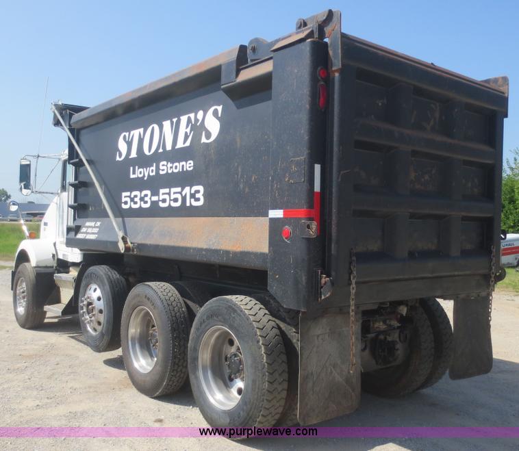 image for item D2136 2003 Kenworth T800 dump truck