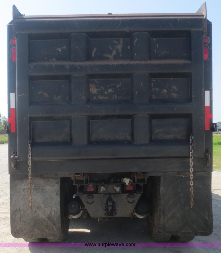 image for item D2136 2003 Kenworth T800 dump truck