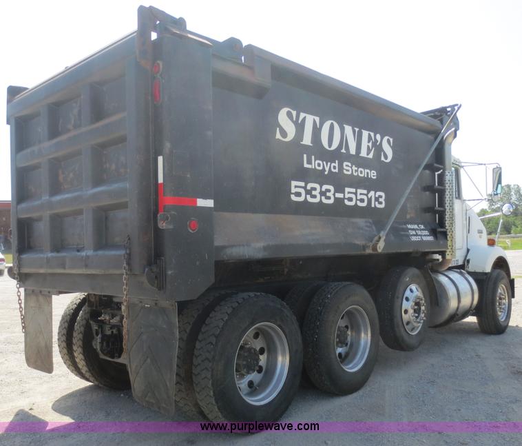 image for item D2136 2003 Kenworth T800 dump truck