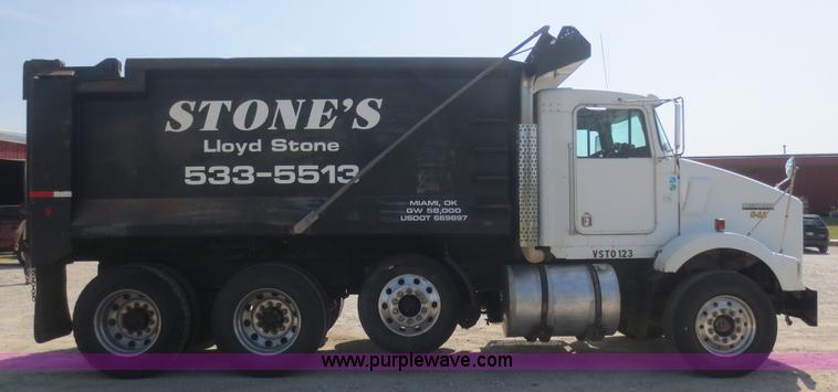 image for item D2136 2003 Kenworth T800 dump truck