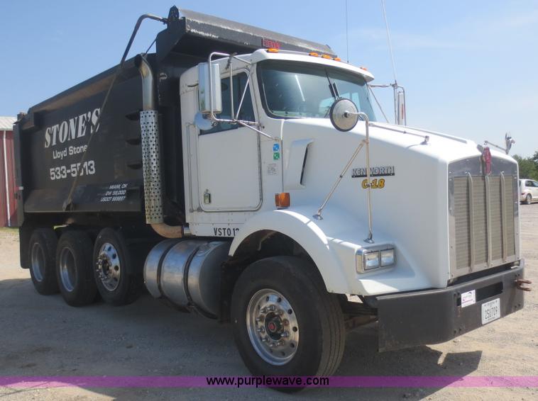 image for item D2136 2003 Kenworth T800 dump truck