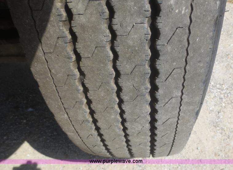 image for item D2136 2003 Kenworth T800 dump truck