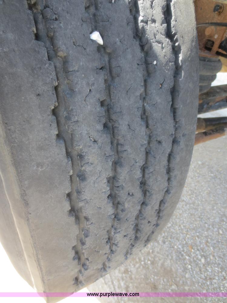 image for item D2136 2003 Kenworth T800 dump truck