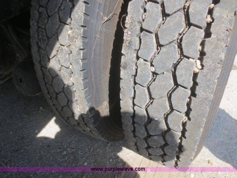 image for item D2136 2003 Kenworth T800 dump truck