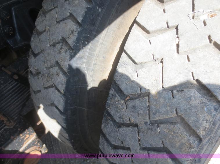 image for item D2136 2003 Kenworth T800 dump truck