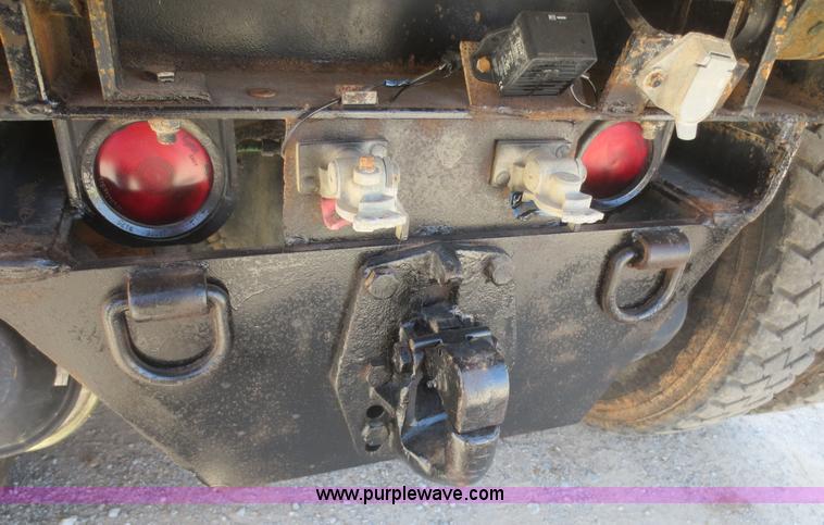 image for item D2136 2003 Kenworth T800 dump truck