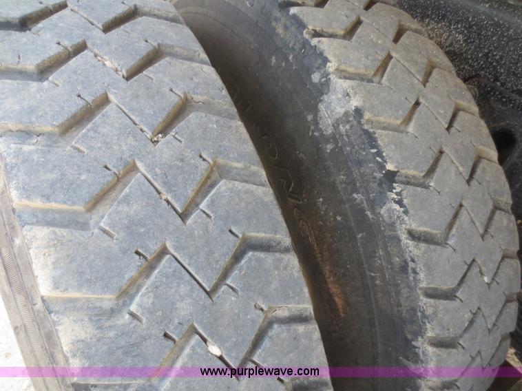 image for item D2136 2003 Kenworth T800 dump truck