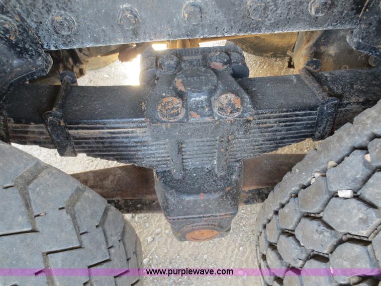 image for item D2136 2003 Kenworth T800 dump truck