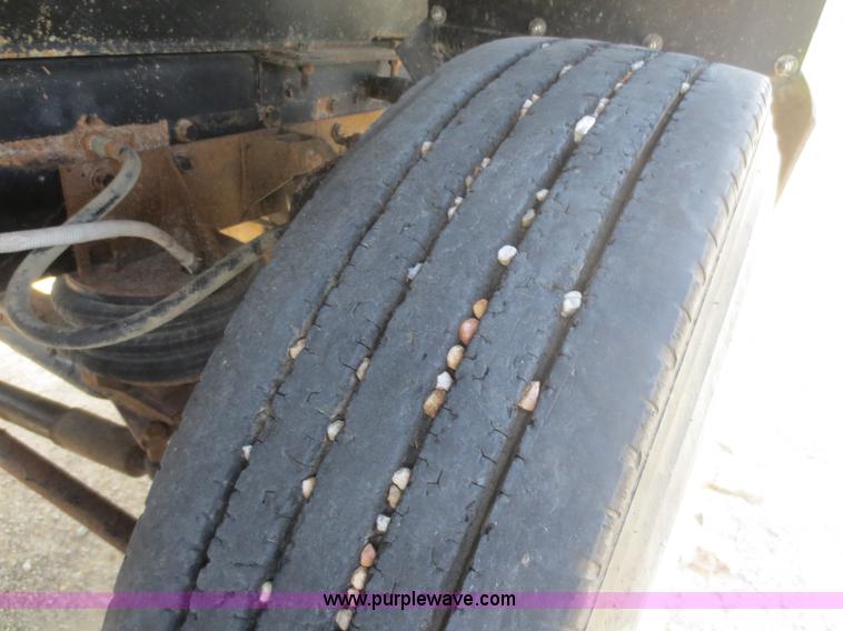 image for item D2136 2003 Kenworth T800 dump truck