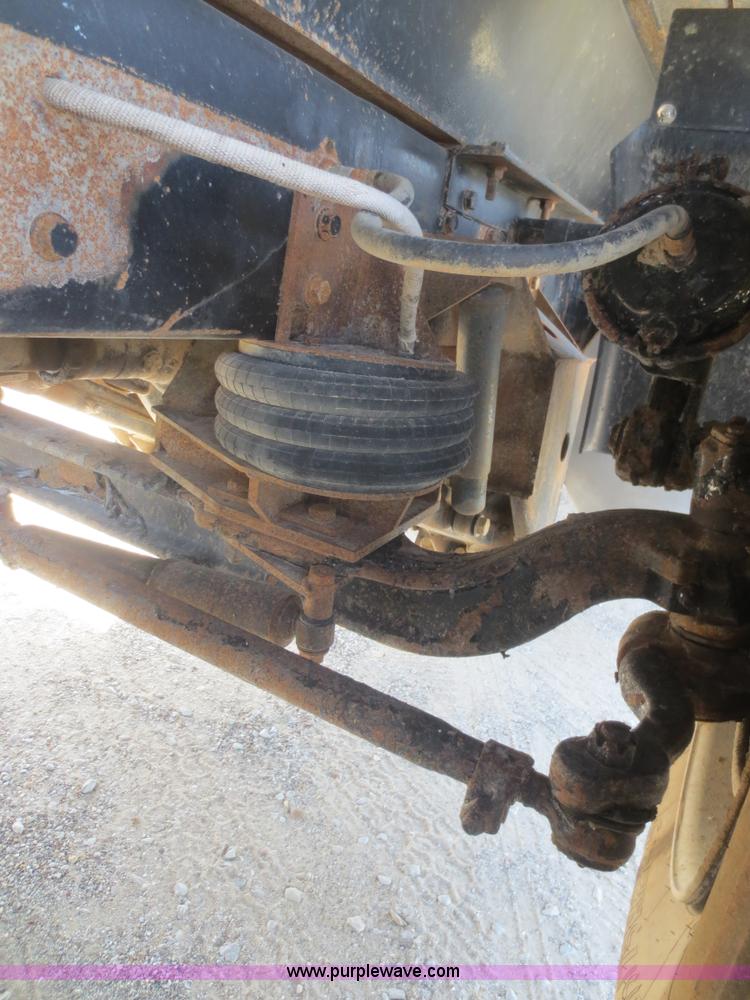 image for item D2136 2003 Kenworth T800 dump truck