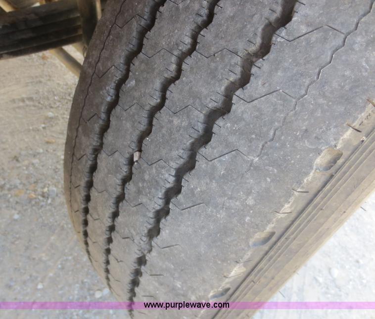 image for item D2136 2003 Kenworth T800 dump truck