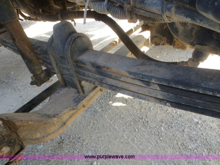 image for item D2136 2003 Kenworth T800 dump truck