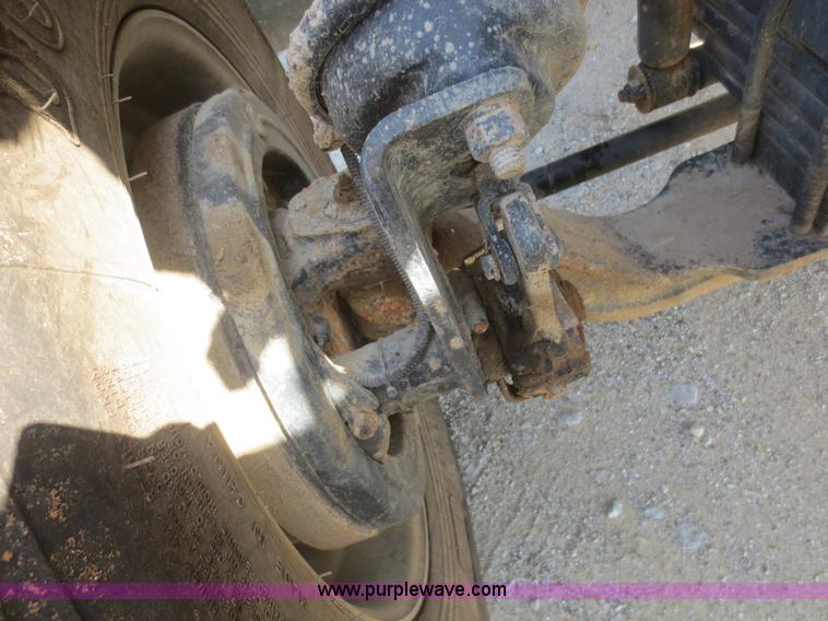 image for item D2136 2003 Kenworth T800 dump truck