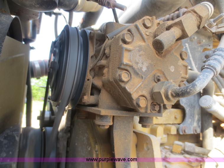 image for item D2136 2003 Kenworth T800 dump truck