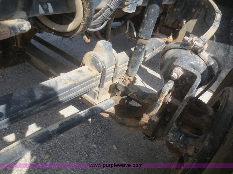 image for item D2136 2003 Kenworth T800 dump truck