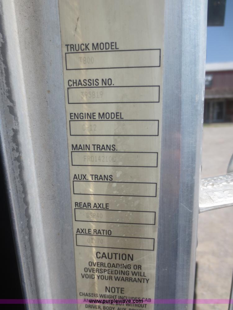 image for item D2136 2003 Kenworth T800 dump truck