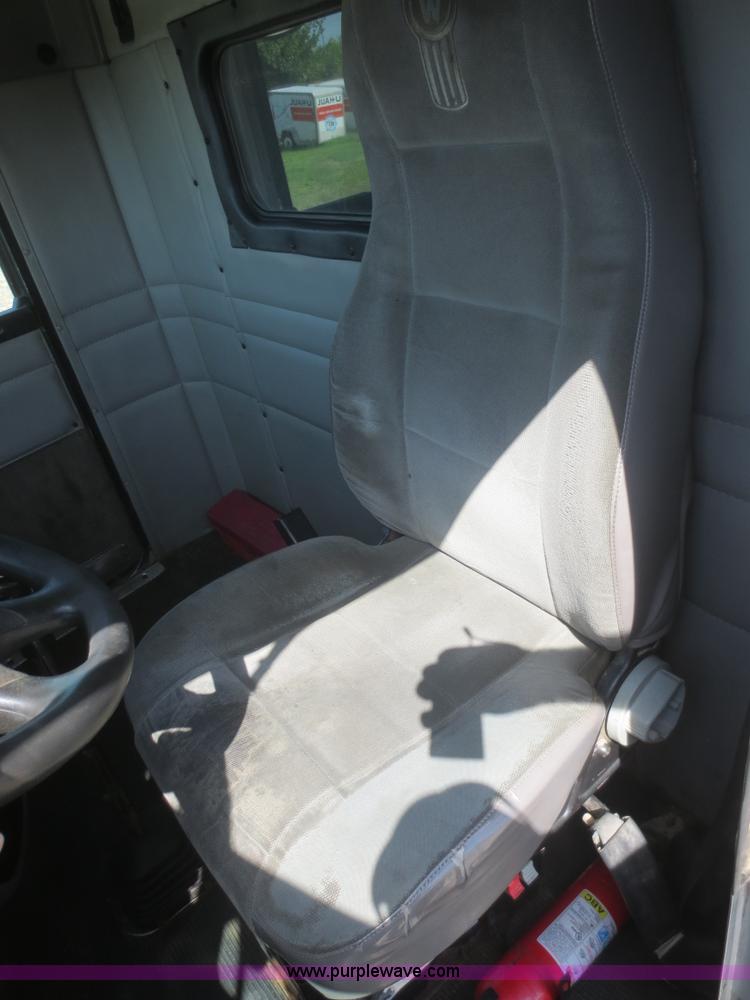 image for item D2136 2003 Kenworth T800 dump truck