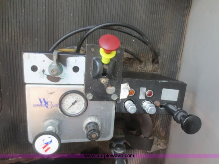 image for item D2136 2003 Kenworth T800 dump truck