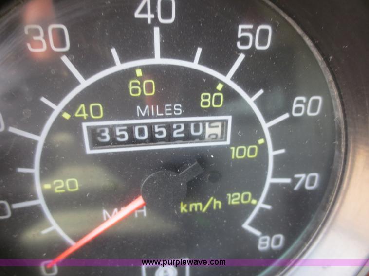 image for item D2136 2003 Kenworth T800 dump truck