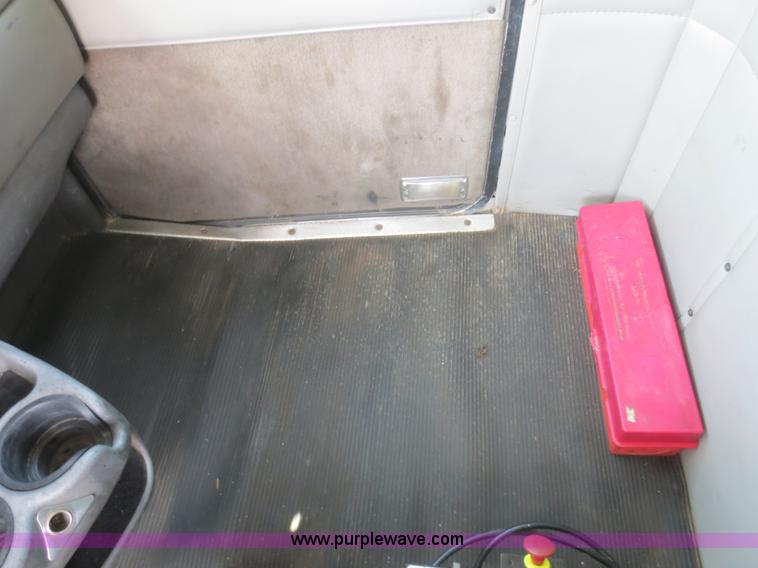 image for item D2136 2003 Kenworth T800 dump truck