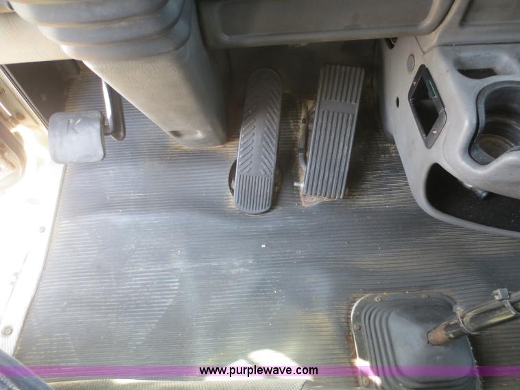 image for item D2136 2003 Kenworth T800 dump truck