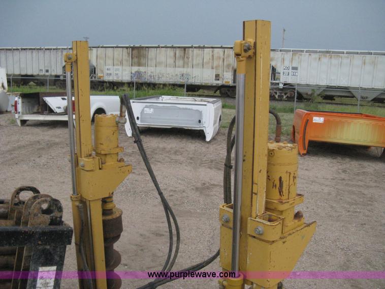 image for item E7818 2000 Vermeer D24X40A directional drill