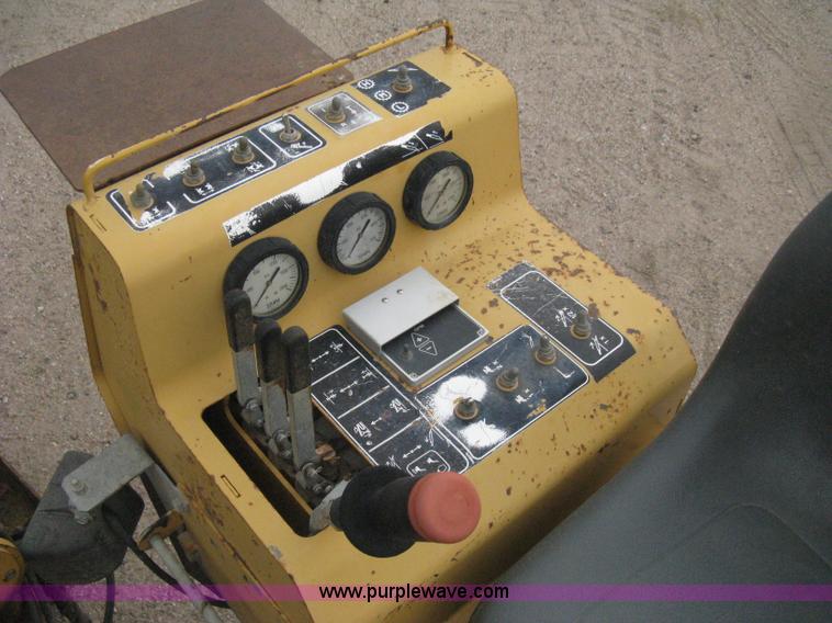 image for item E7818 2000 Vermeer D24X40A directional drill