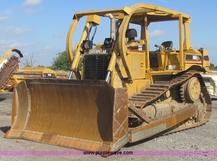 image for item E7834 1996 Caterpillar D6R XL dozer