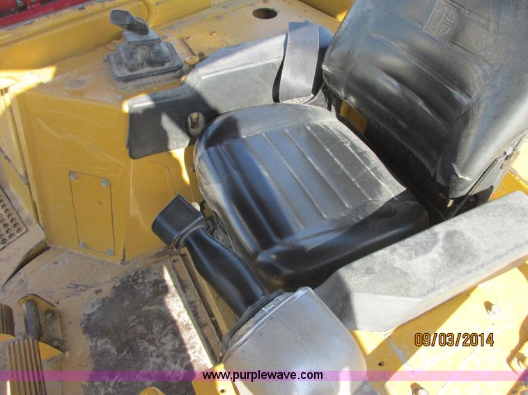 image for item E7834 1996 Caterpillar D6R XL dozer