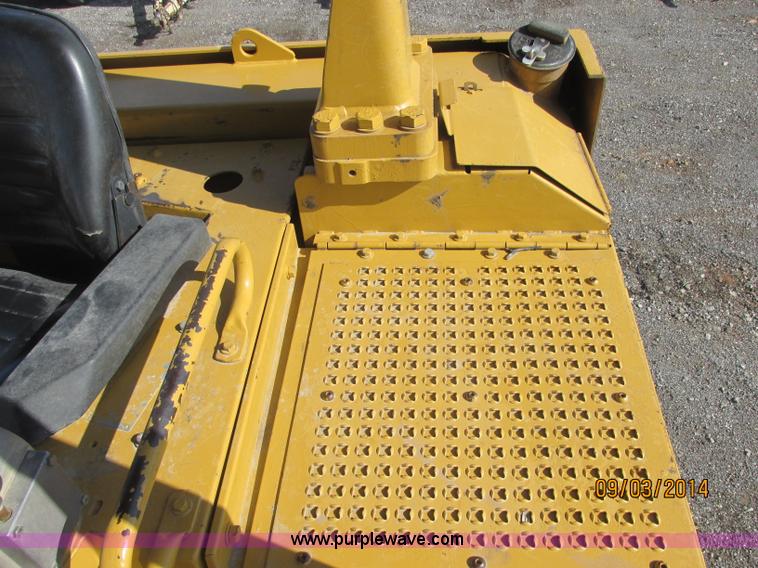 image for item E7834 1996 Caterpillar D6R XL dozer