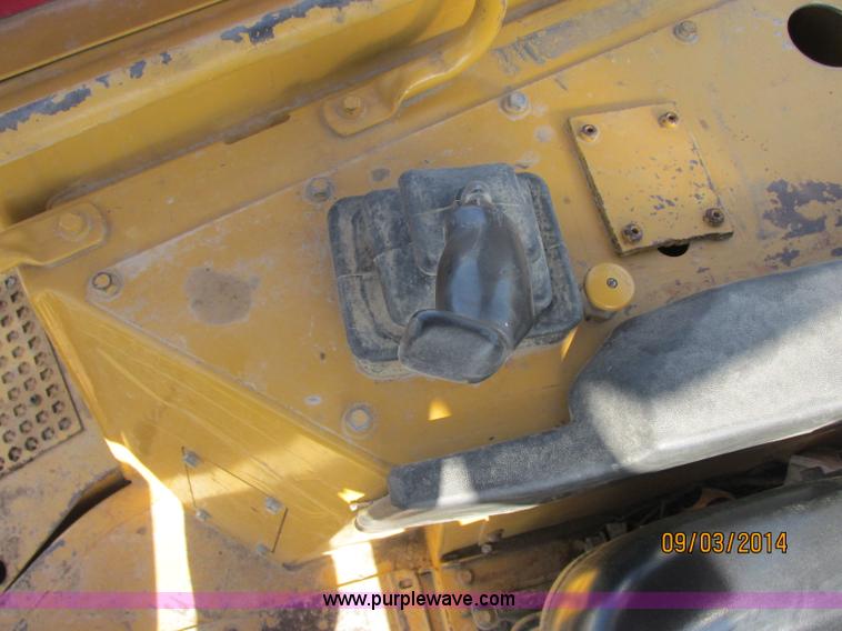 image for item E7834 1996 Caterpillar D6R XL dozer