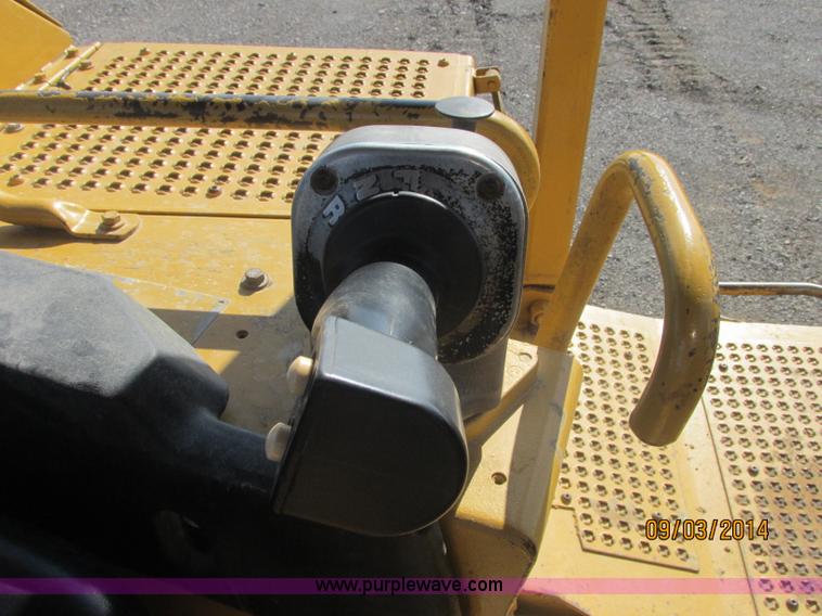 image for item E7834 1996 Caterpillar D6R XL dozer