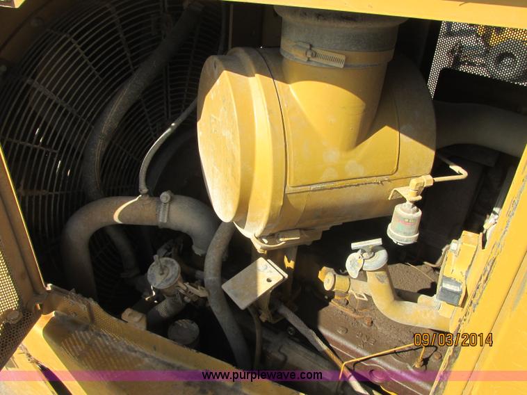 image for item E7834 1996 Caterpillar D6R XL dozer