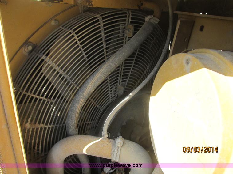 image for item E7834 1996 Caterpillar D6R XL dozer