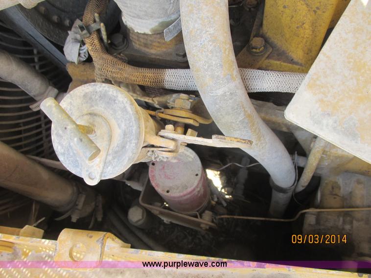 image for item E7834 1996 Caterpillar D6R XL dozer