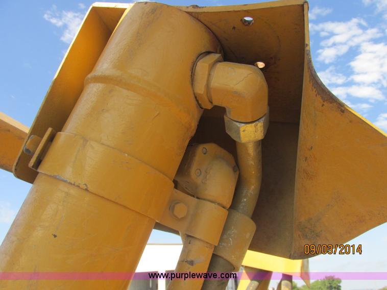 image for item E7834 1996 Caterpillar D6R XL dozer