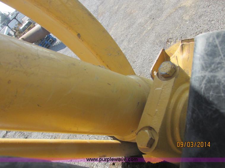 image for item E7834 1996 Caterpillar D6R XL dozer