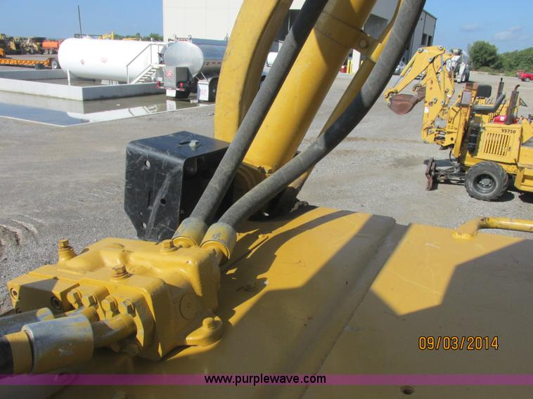 image for item E7834 1996 Caterpillar D6R XL dozer