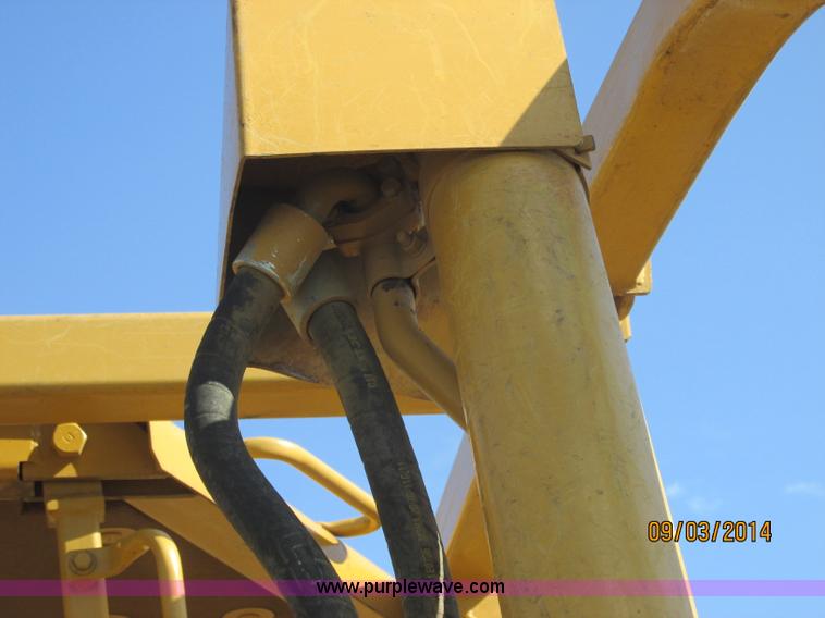 image for item E7834 1996 Caterpillar D6R XL dozer
