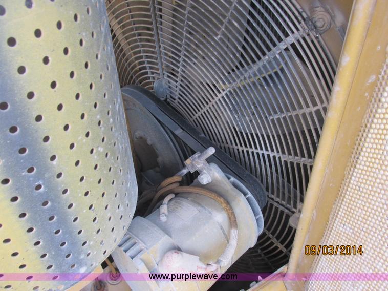 image for item E7834 1996 Caterpillar D6R XL dozer